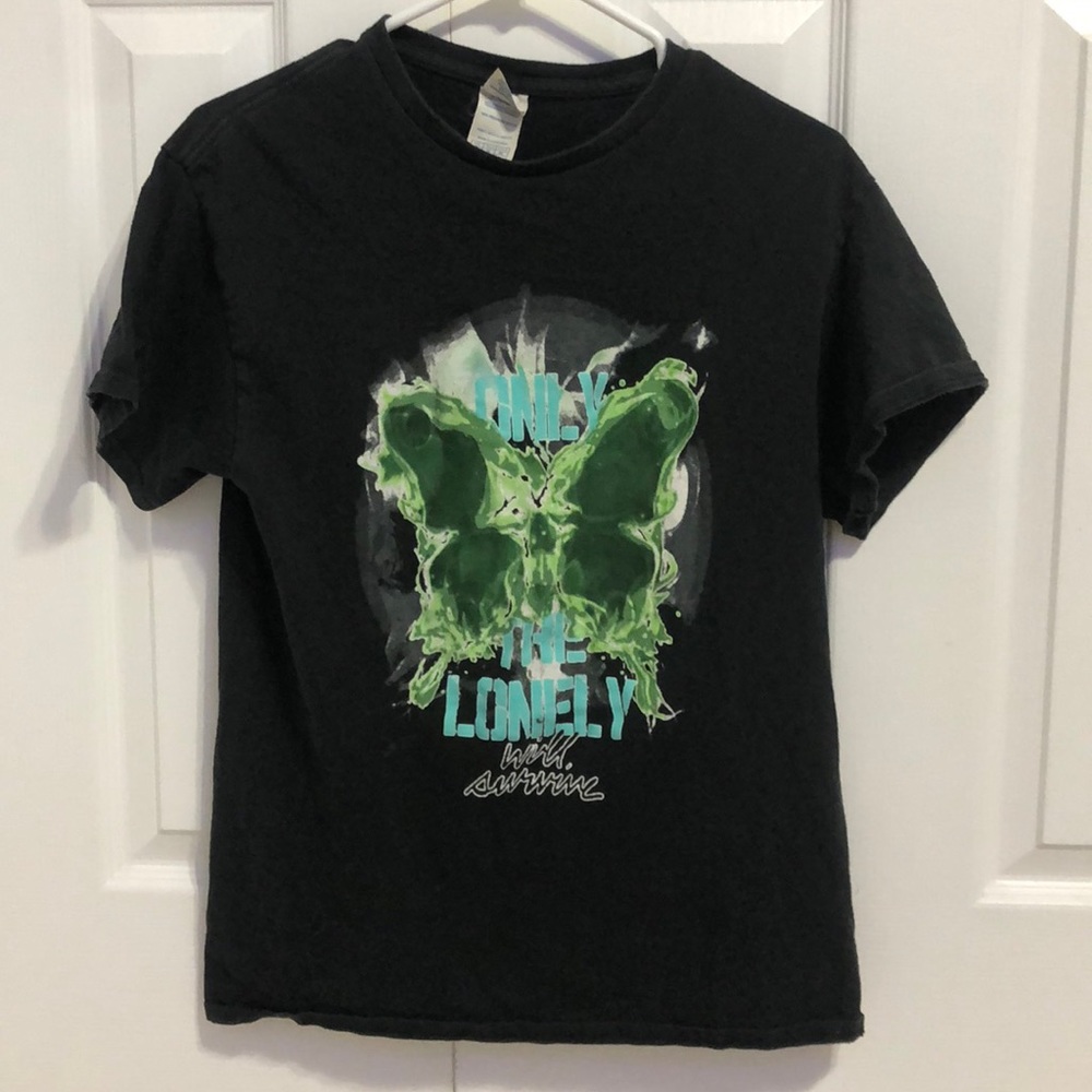 Black graphic tee green butterfly